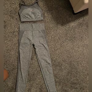 Gymshark legging and top set. Excellent condition.
